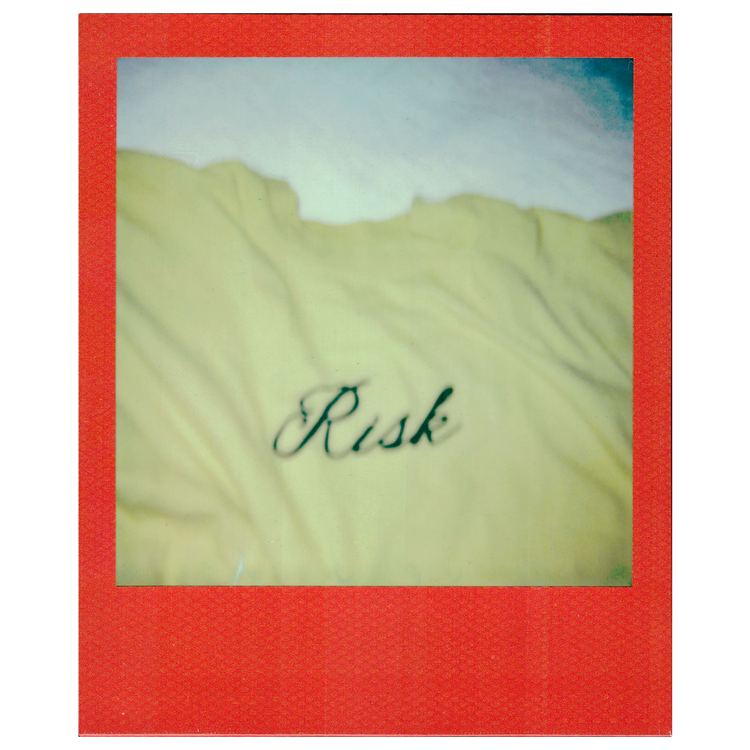 Risk T-Shirt Polaroid Red Front